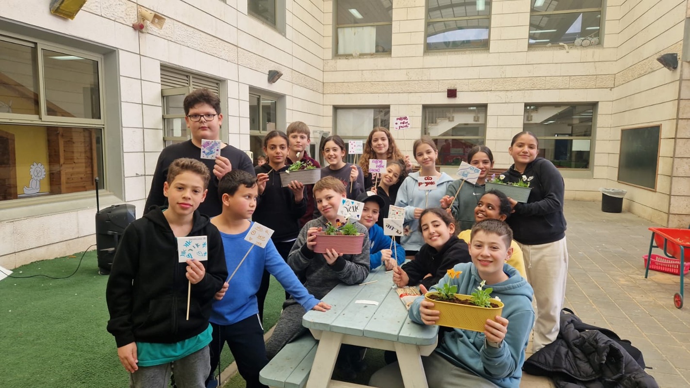 שותלים מילים טובות בבית הספר אבני חן במודיעין