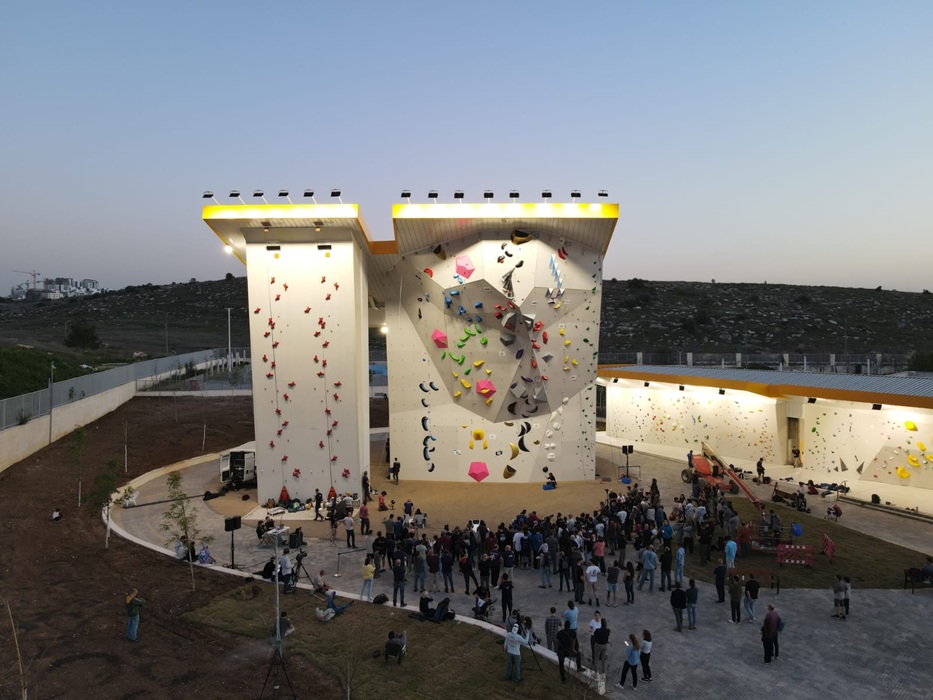 מתחם קיר טיפוס The wall צילום דוברות עיריית מודיעין