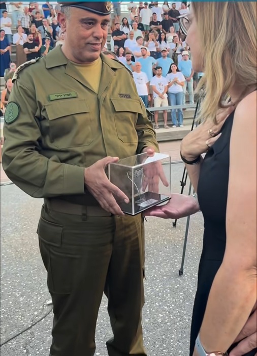 "כנפי ארז" הוענקו להוריו של סג"ם איתי יעבץ ז"ל ממודיעין